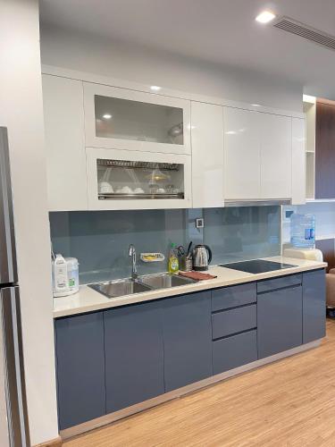 One-Bedroom Apartment image 6