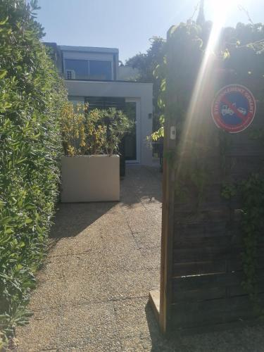 Entrance, Charmant studio - Terrasse - Parking gratuit in Prunet