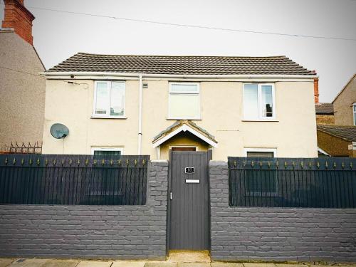 Work & Relax- Convenient 2-Bed House, Grimsby
