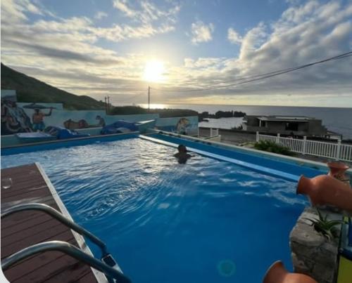 Fajã Beach House (Faja Beach House) in Vila Nova Sintra