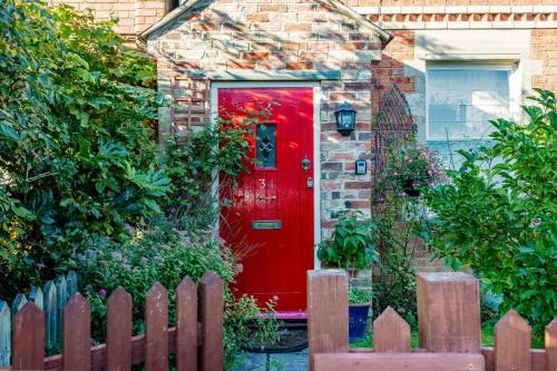 Iekārtas, West Street House with Free Parking, Smart TV and Fast Wifi by Yoko Property in Steeple Claydon
