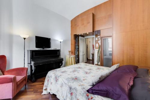 Apartment with 3 bedrooms in Roma with wonderful city view balcony and WiFi - image 10