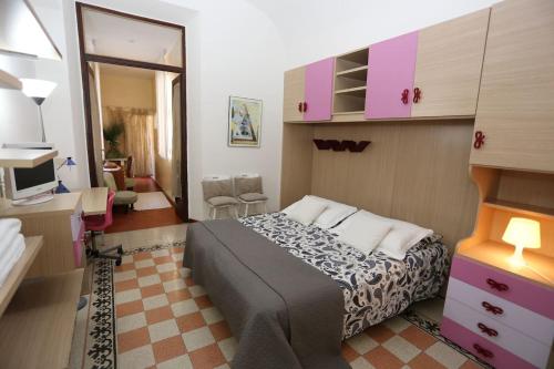 Apartment with 3 bedrooms in Roma with wonderful city view balcony and WiFi - image 9