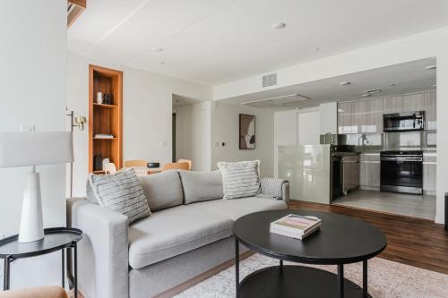 Blueground Hollywood wd full kitchen ac LAX-1268 in Los Angeles, USA