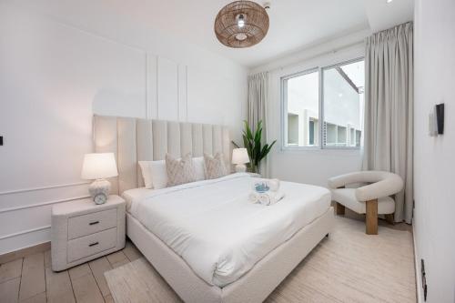 Free housekeeping visits during your stay - StayShort - Elegant 1-Bedroom Apartment in Jumeirah Village Triangle with Balcony Bliss, Dubaï (photo 4)