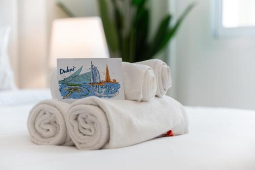 Free housekeeping visits during your stay - StayShort - Elegant 1-Bedroom Apartment in Jumeirah Village Triangle with Balcony Bliss, Dubaï (photo 9)