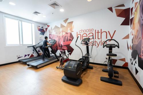 Free housekeeping visits during your stay - StayShort - Elegant 1-Bedroom Apartment in Jumeirah Village Triangle with Balcony Bliss, Dubaï (photo 5)