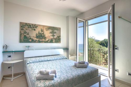 257b - Villetta Maiso - Vista Mare, Giardino e Piscina Privata a 2 minuti di auto dalle spiagge e mare - PARCHEGGIO PRIVATO INCLUSO, Lavagna (Foto 3)