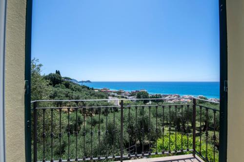 257b - Villetta Maiso - Vista Mare, Giardino e Piscina Privata a 2 minuti di auto dalle spiagge e mare - PARCHEGGIO PRIVATO INCLUSO, Lavagna (Foto 6)