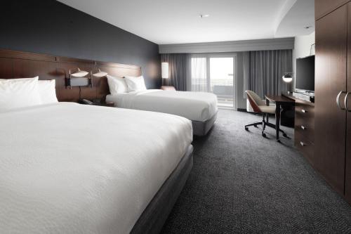 1 king bed, 1 sofa bed