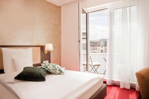 Small Double Room with Balcony image 3