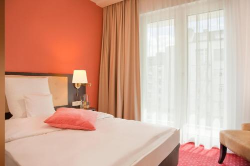 Small Double Room image 3