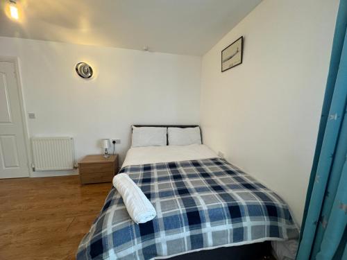 4BR, One level, Step free,, Roll-in-showers, Accessible Bungalow, Liverpool (photo 4)