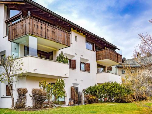 Apartment Chesa Trais Dschembers by Interhome in Albana