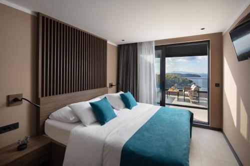 Junior Suite with Sea View, Terrace and Hot Tub