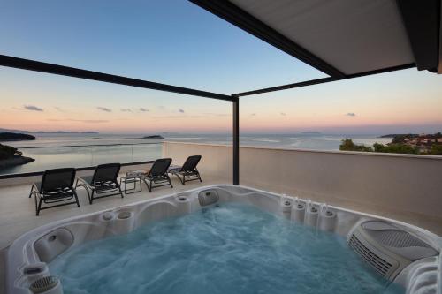 Premium Suite with Sea View, Terrace and Hot Tub