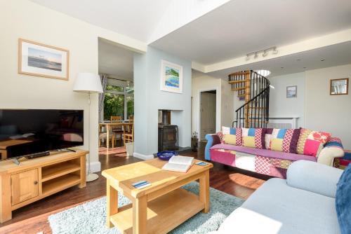 Beach Front House with Stunning Sea Views and Free Use of a Local Indoor Pool in Porthallow