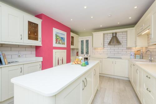 Beach Front House with Stunning Sea Views and Free Use of a Local Indoor Pool in Porthallow