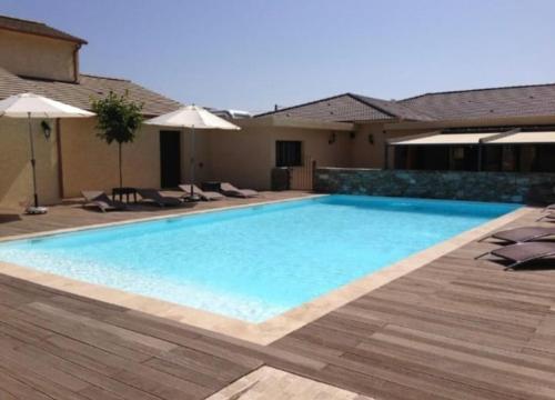 Soleil, Piscine, Parking et Bienvenue à Sisco 2