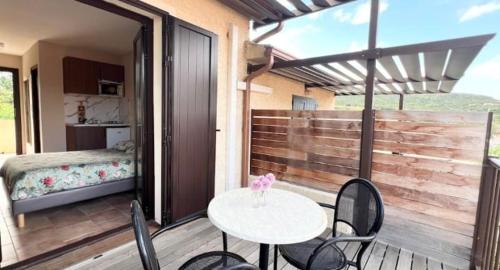 陽台/露台, Soleil, Piscine, Parking et Bienvenue à Sisco (Soleil, Piscine, Parking et Bienvenue a Sisco) in 西斯科