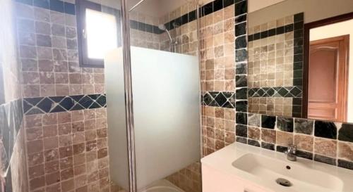 浴室, Soleil, Piscine, Parking et Bienvenue à Sisco (Soleil, Piscine, Parking et Bienvenue a Sisco) in 西斯科