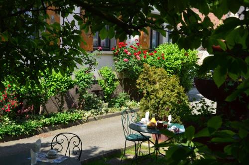 Logis Hôtel du Centre - Halte idéale en cyclotourisme avec garage à vélos clos