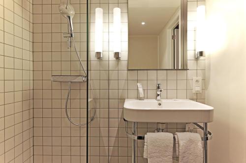 Standard Triple Room image 4