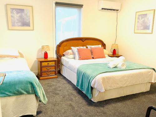 Oaklands Junction homes