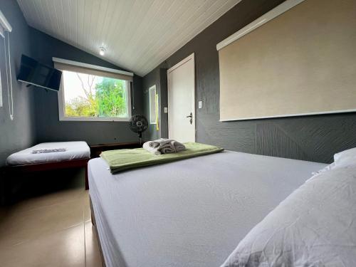 1 double bed, 1 twin bed