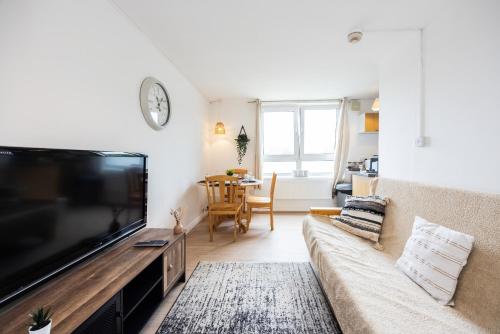 The King's Cross Stylish Suite - image 13