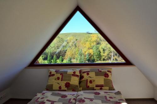 4 twin beds