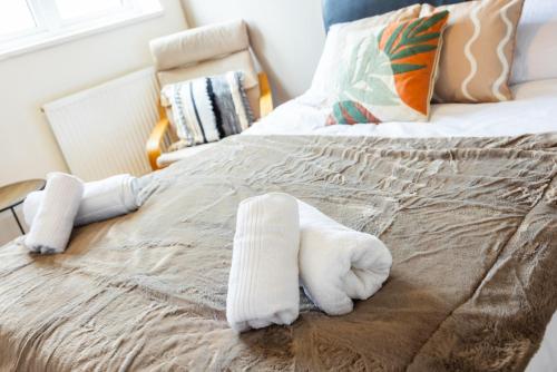 The King's Cross Stylish Suite - image 2