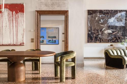 Noble Floor Art Apartment R&R - image 5
