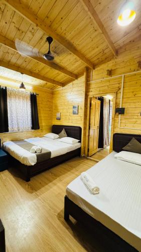 2 double beds, 1 twin bed, 3 sofa beds