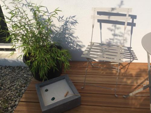 Balkons/terase, Chiemgau-ROOM, helles Souterrain, eigene Terrasse in Riedering