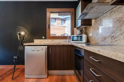 Barthe Holidays I Apartamento moderno en Arinsal 4PAX I Confort, Vistas, Parking I Pic Negre in Mas de Ribafeta