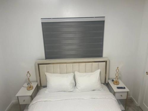 Hollywood Golden House Modern & luxurious Studio thumb 3