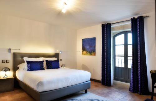 1 queen bed, 1 twin bed