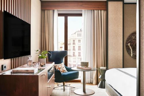 604860292 Thompson Madrid, by Hyatt