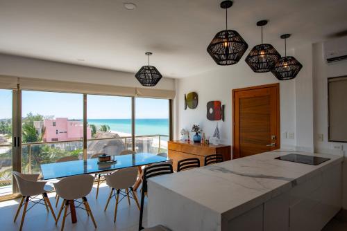 Fantastic beachfront Penthouse for 10 guests in Chicxulub, Mexico