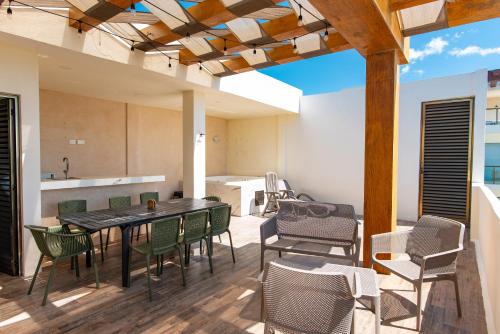 Fantastic beachfront Penthouse for 10 guests