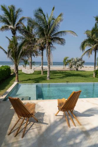Casa Zaa - La Flia Beachfront Luxury
