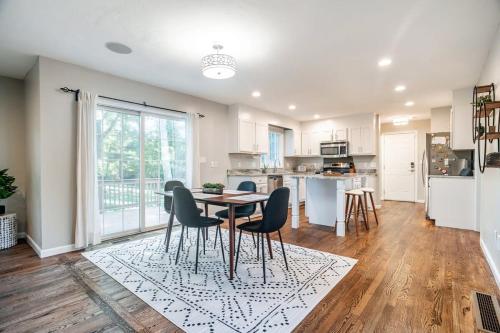 Beautiful South shore Hidden Gem next to Train Station Boston Louisiana Grill in Randolph