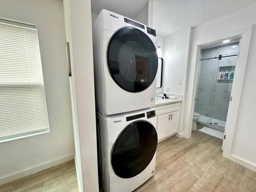 1BR and 1BA Modern Apartment in Montrose in Houstons Prime Location in Houston, USA