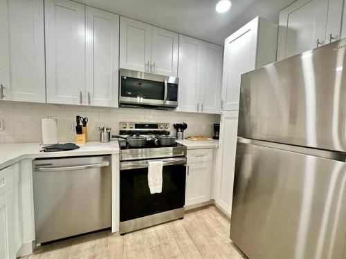 1BR and 1BA Modern Apartment in Montrose in Houstons Prime Location in Houston, USA