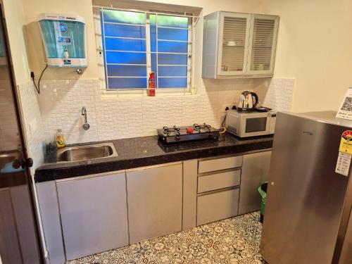 Konyha, Sunny Smiles Homestay near Fr. Mullers Hospital in Kankanady