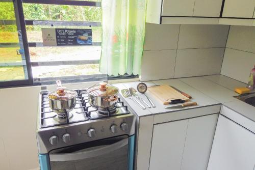 Cocina, Logan's Paradise Vacation Home in Tena