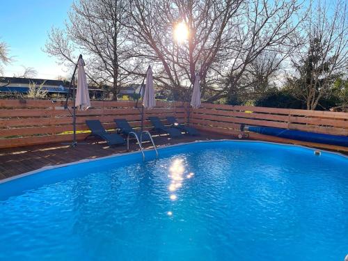 Le Gîte des Jonquilles up to 12 People 6 Bedrooms gîte à louer Le Breuil Coiffaud