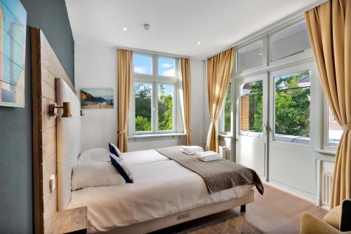 1 double bed, 1 twin bed
