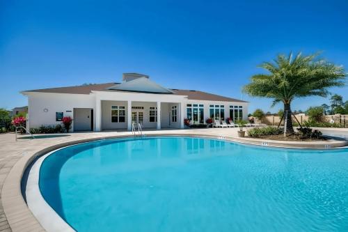 3-Bedroom Villa w/ Clubhouse, Near Disney in Kissimmee, USA